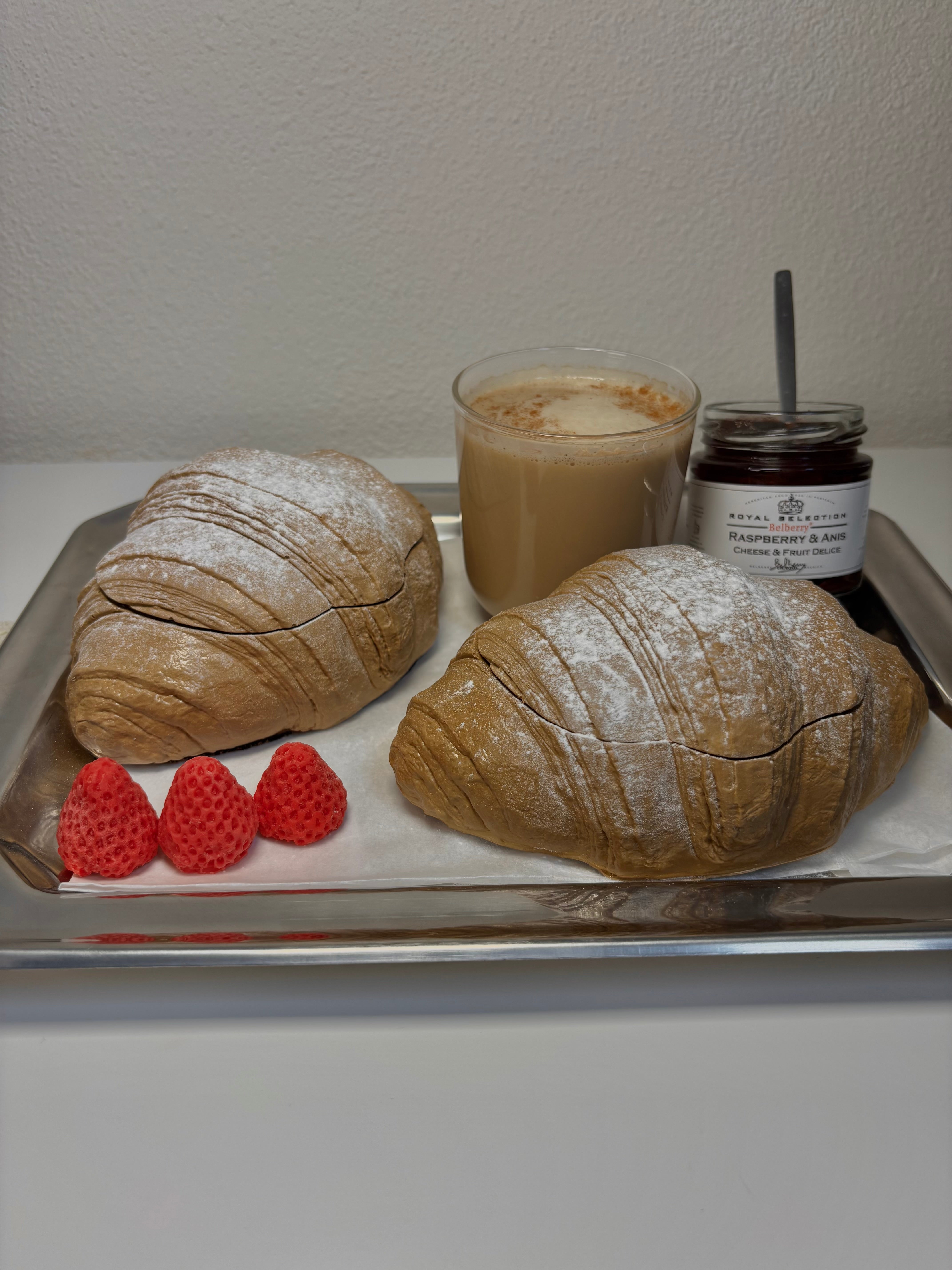 Glowssant — Croissant Jesmonite Candle